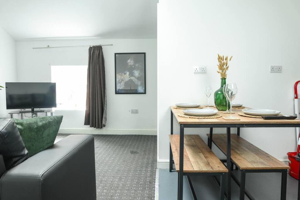 Fully Equipped 2 Bed Flat In Bradford - Sleeps 4 Appartement Buitenkant foto